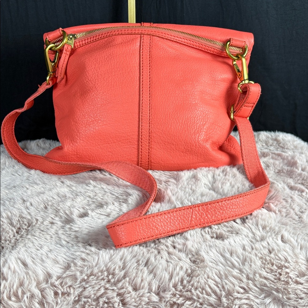 Fossil Erin Foldover Tote Crossbody Bag Coral Orange Pebbled Leather Convertible - Picture 2 of 12